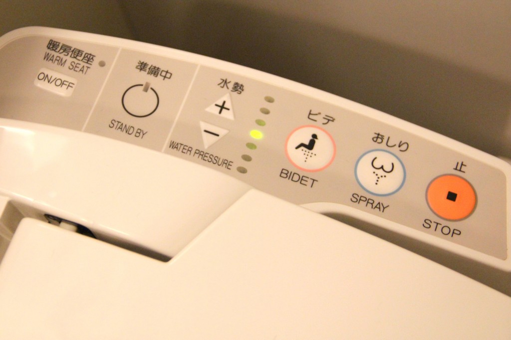 bun warmer / remote-controlled bidet