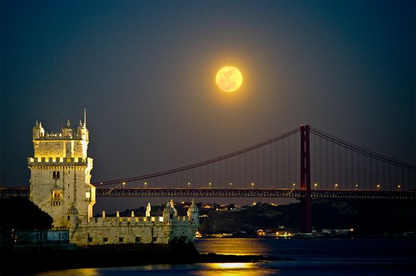 super-moon-largest-lisbon-portugal_33535_600x450